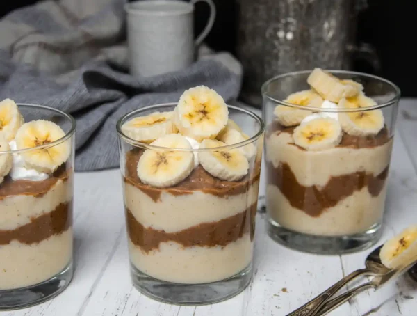 Creamy homemade banana pudding topped with vanilla wafers and fresh banana slices